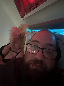 Snapshot of mrandmrsdarkside chatting on April 10, 6:51 am mrandmrsdarkside online show from April 10, 6:51 am