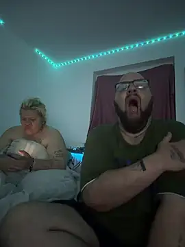 Snapshot of mrandmrsdarkside chatting on April 13, 8:58 pm mrandmrsdarkside online show from April 13, 8:58 pm