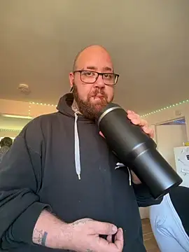 Snapshot of mrandmrsdarkside chatting on April 15, 11:28 am mrandmrsdarkside online show from April 15, 11:28 am