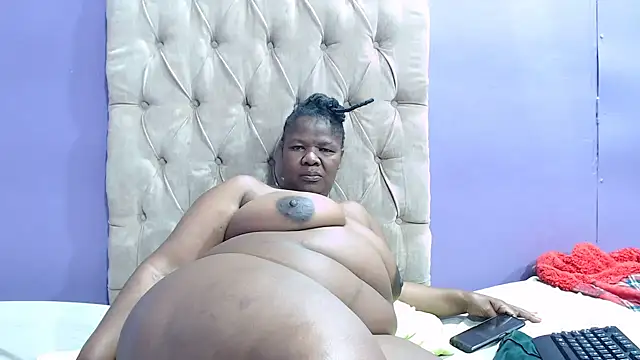 Snapshot of NaughtyChubbyZoe chatting on September 10, 9:15 pm NaughtyChubbyZoe online show from September 10, 9:15 pm