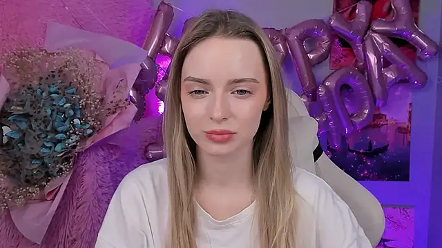 Snapshot of JuliaBrewwer chatting on September 25, 11:58 am JuliaBrewwer online show from September 25, 11:58 am