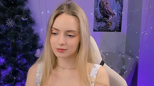 Snapshot of JuliaBrewwer chatting on February 12, 2:23 pm JuliaBrewwer online show from February 12, 2:23 pm