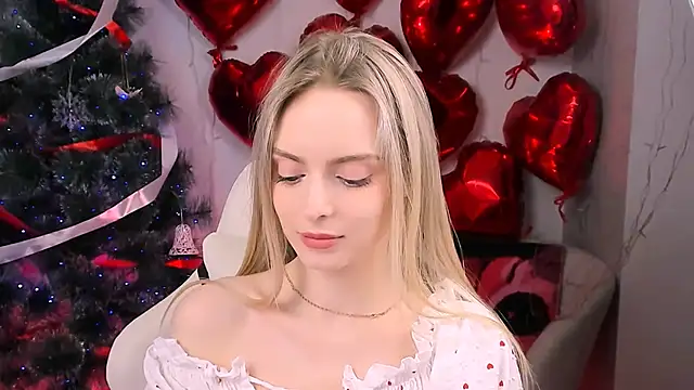 Snapshot of JuliaBrewwer chatting on February 13, 4:14 pm JuliaBrewwer online show from February 13, 4:14 pm