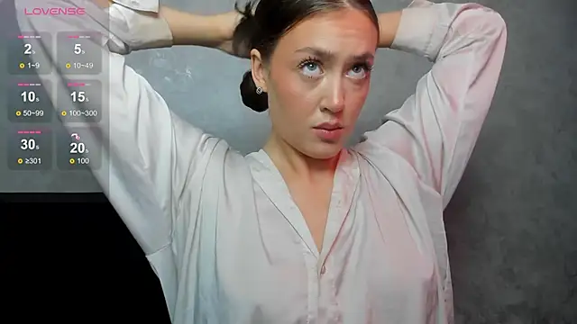 Snapshot of SaraMoren0 chatting on September 18, 1:46 pm SaraMoren0 online show from September 18, 1:46 pm