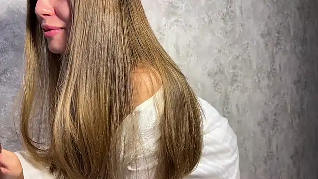 Snapshot of LushMira chatting on October 26, 2:39 am LushMira online show from October 26, 2:39 am