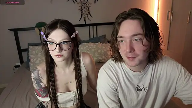 Snapshot of ellen_and_danny chatting on March 3, 5:19 pm ellen and danny online show from March 3, 5:19 pm