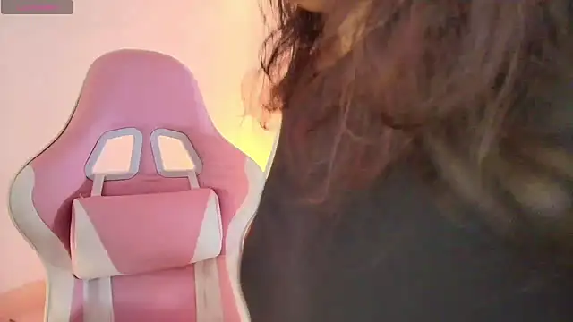 Snapshot of kute_jess chatting on May 5, 6:49 pm kute jess online show from May 5, 6:49 pm