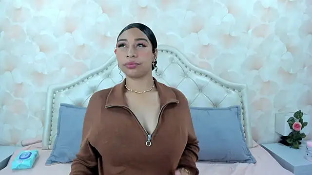 SofiaWhites online show from May 12, 4:20 am