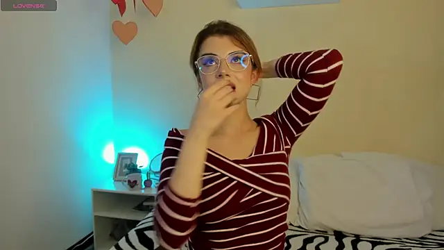 Snapshot of Katty__Rousse chatting on October 2, 10:28 pm Katty  Rousse online show from October 2, 10:28 pm