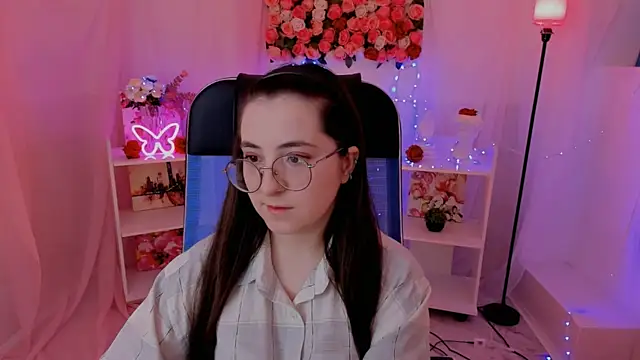 Snapshot of VirtuallVoyant chatting on September 17, 4:36 am VirtuallVoyant online show from September 17, 4:36 am