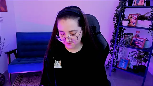 Snapshot of VirtuallVoyant chatting on October 1, 4:29 am VirtuallVoyant online show from October 1, 4:29 am