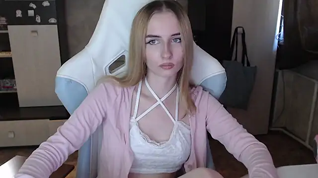 Snapshot of Cutti_Crystal chatting on September 30, 6:07 am Cutti Crystal online show from September 30, 6:07 am