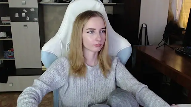 Snapshot of Cutti_Crystal chatting on October 11, 8:46 am Cutti Crystal online show from October 11, 8:46 am