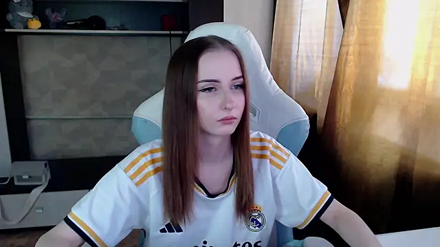 Cutti Crystal online show from February 3, 5:16 am