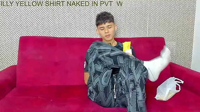 Snapshot of willy_sexxx18 chatting on November 30, 1:15 pm willy sexxx18 online show from November 30, 1:15 pm