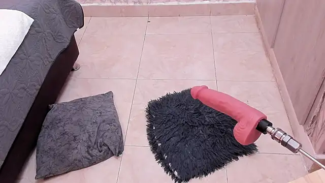 SASHA BROWNIE   online show from November 27, 8:00 pm