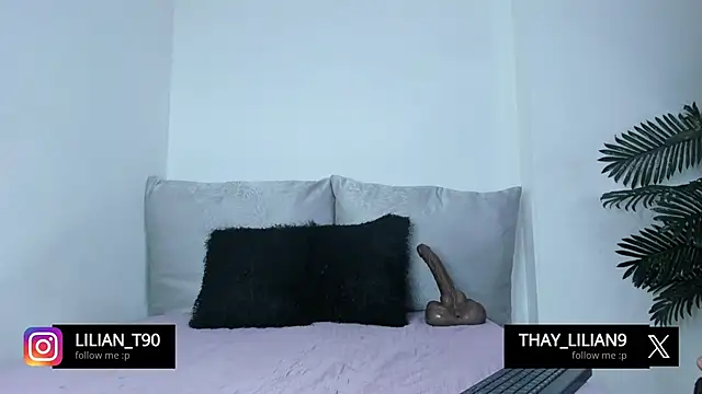 Snapshot of Lilygomezz chatting on October 3, 9:39 am Lilygomezz online show from October 3, 9:39 am