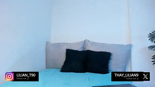 Snapshot of Lilygomezz chatting on November 6, 12:22 am Lilygomezz online show from November 6, 12:22 am