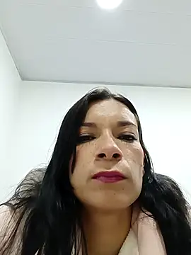 Snapshot of kim_lebanon chatting on December 17, 9:15 am kim lebanon online show from December 17, 9:15 am