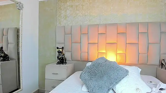 cloesummerr  online show from November 25, 1:22 pm