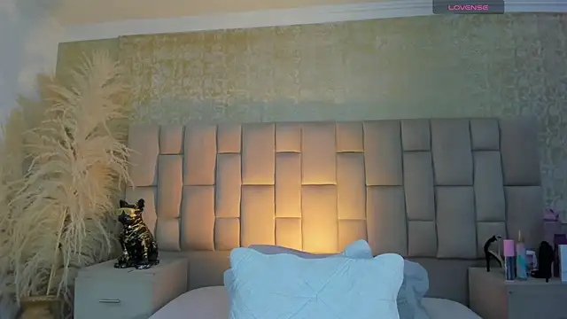 cloesummerr  online show from January 19, 1:26 pm