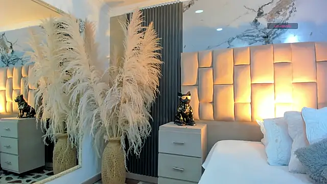 cloesummerr  online show from February 3, 12:54 pm