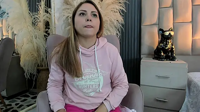 cloesummerr  online show from February 7, 1:15 pm