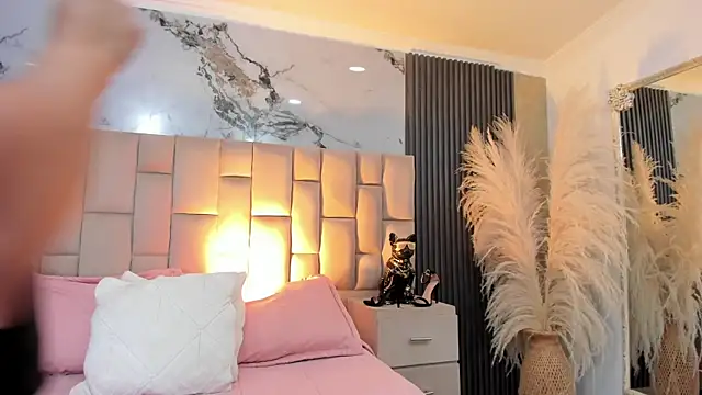 cloesummerr  online show from April 1, 12:17 pm