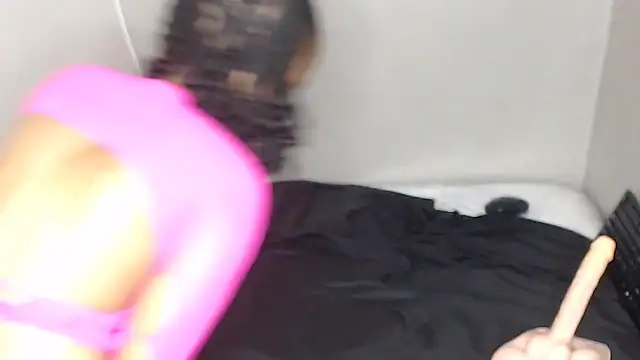 TrishahXo online show from February 12, 6:19 am