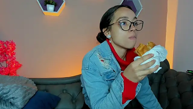 Dafne Mel online show from October 4, 2:04 pm