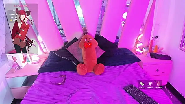 Viiolettlopez online show from October 15, 1:33 pm