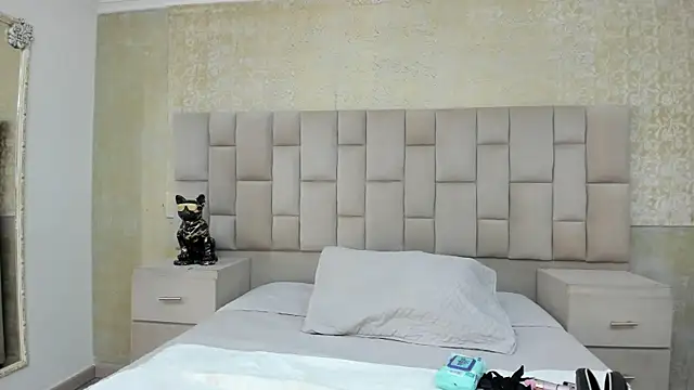 Starbutterflyy  online show from October 2, 3:57 am