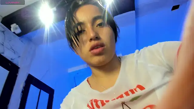 Starbutterflyy  online show from October 3, 3:58 am