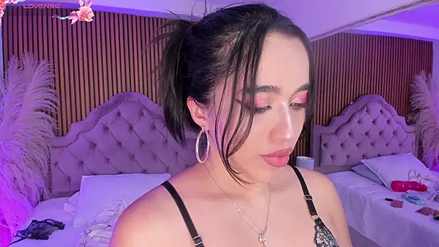 Starbutterflyy  online show from March 31, 5:08 am