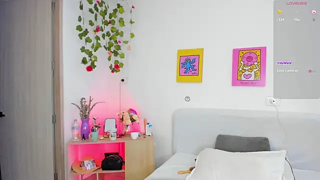 Snapshot of AprilAddams_ chatting on September 13, 9:25 pm AprilAddams  online show from September 13, 9:25 pm