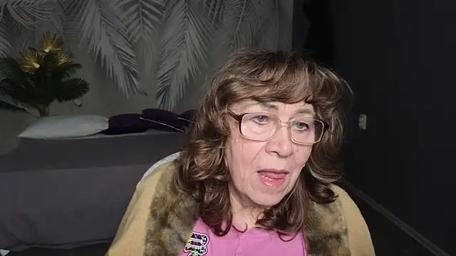 Snapshot of Betty_Brick chatting on April 11, 9:57 am Betty Brick online show from April 11, 9:57 am