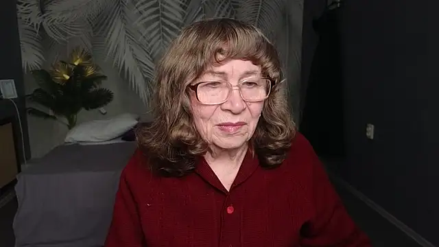 Snapshot of Betty_Brick chatting on April 19, 10:36 am Betty Brick online show from April 19, 10:36 am