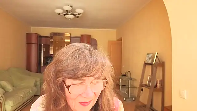 Snapshot of Betty_Brick chatting on May 4, 11:06 am Betty Brick online show from May 4, 11:06 am