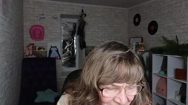 Snapshot of Betty_Brick chatting on May 26, 3:52 pm Betty Brick online show from May 26, 3:52 pm