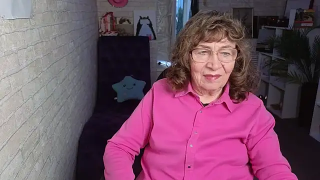 Snapshot of Betty_Brick chatting on May 30, 4:59 pm Betty Brick online show from May 30, 4:59 pm