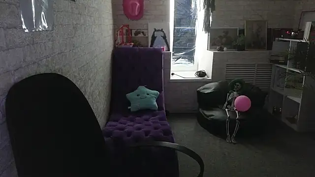 Snapshot of Betty_Brick chatting on May 31, 2:13 pm Betty Brick online show from May 31, 2:13 pm
