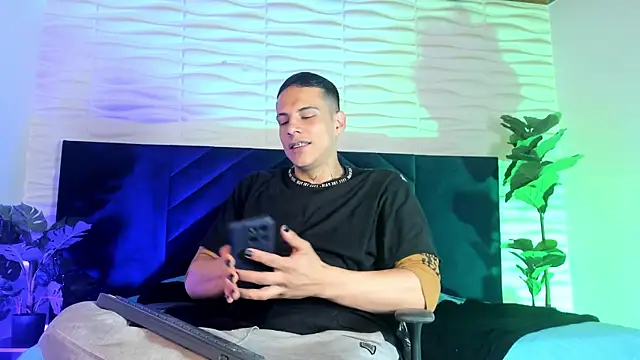 Dustin Sonne online show from April 2, 3:37 am