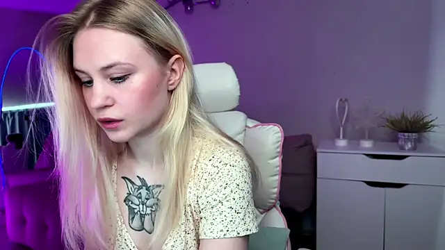 Snapshot of Sofia_Kenwood chatting on June 3, 4:04 am Sofia Kenwood online show from June 3, 4:04 am