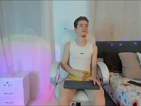 ThiagooJames online show from January 17, 1:43 am