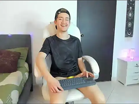 ThiagooJames online show from February 3, 4:54 am