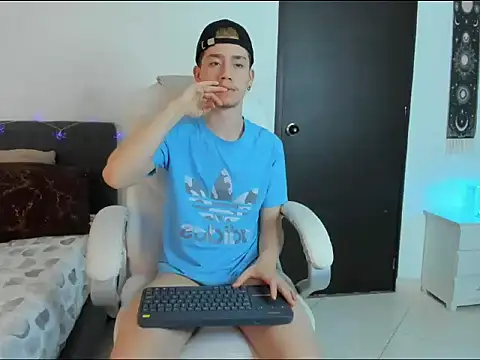 ThiagooJames online show from February 22, 7:19 am