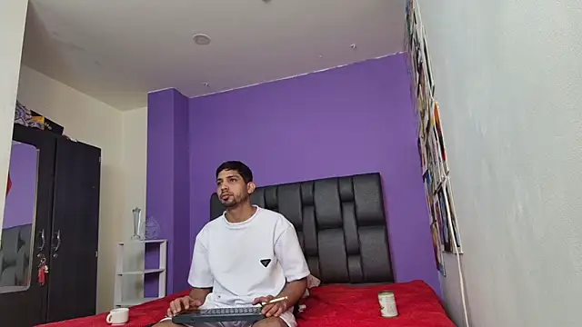 ashtoncooperr online show from October 3, 5:43 pm