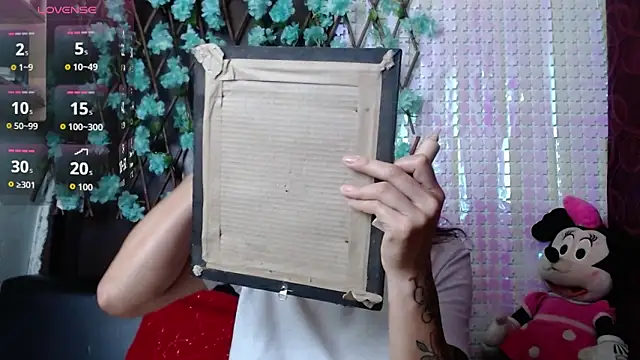 darling hott online show from September 15, 11:10 am