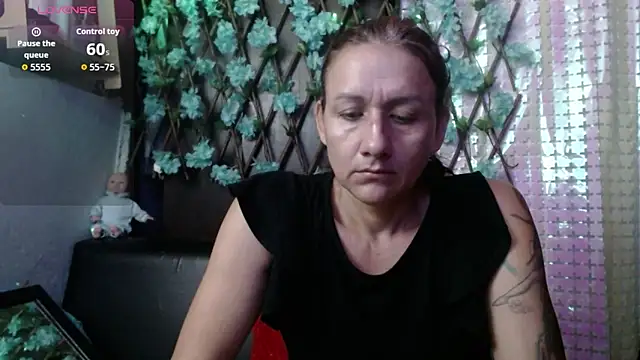 Snapshot of darling_hott chatting on January 16, 11:58 am darling hott online show from January 16, 11:58 am