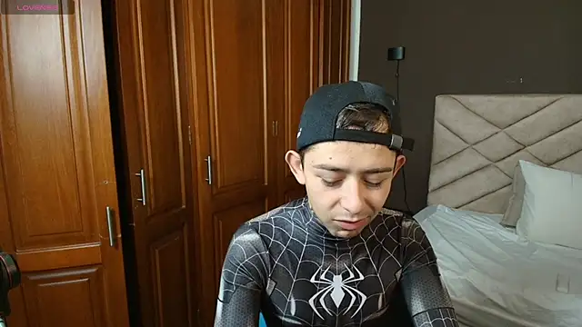 Aleecandrews online show from October 31, 7:37 pm